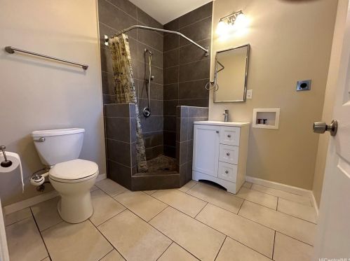 3237 Catherine St, Honolulu HI  96815-4149 exterior