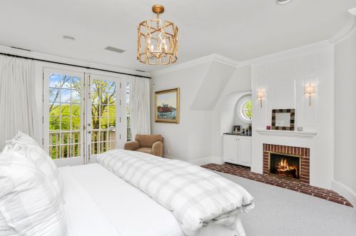 672 Lake Ave, Greenwich CT  06830-3854 exterior
