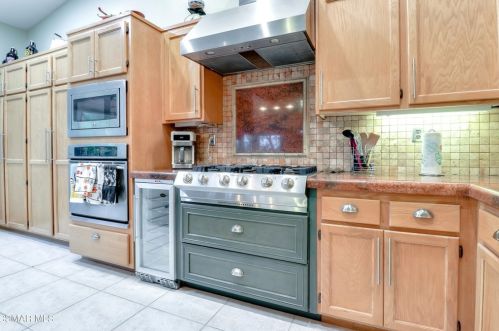 1267 Fitzgerald Rd, Simi Valley CA 93065-4480 exterior