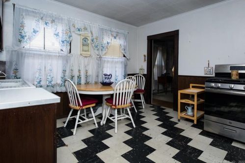 52 Church St, Wallingford, CT 06492-3608