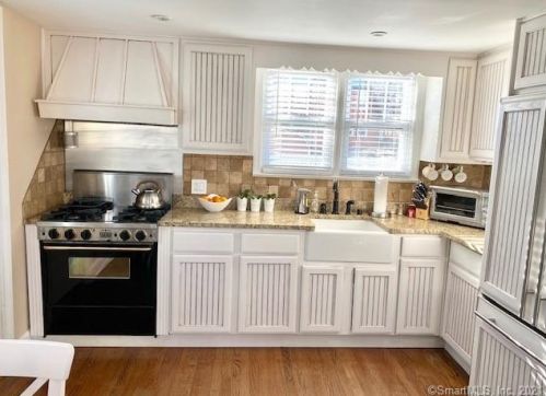 1 Arlington St, Norwalk CT  06850-2604 exterior
