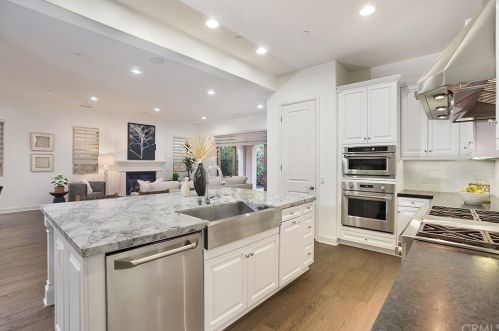 121 Long Fence, Irvine CA  92602-1807 exterior