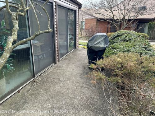 29 Manchester Ct, Tinton Falls NJ 07701-5492 exterior