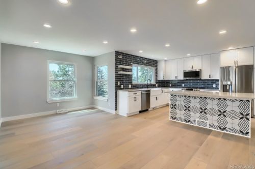 8168 Hinsdale Dr, Englewood CO 80112-1910 exterior