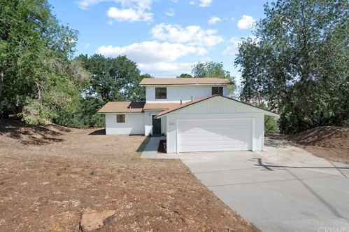 22471 Vaquero Dr, Tehachapi, CA 93561-8216