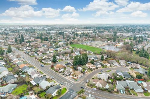 8616 Diamond Crest Ct, Elk Grove CA  95624-2848 exterior
