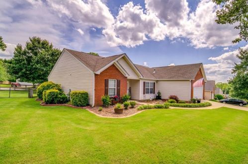 1015 River Plantation Dr, Holly Springs GA  30188-2388 exterior