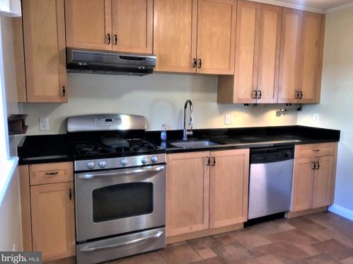 1196 Pine Ave, Shady Side, MD 20764-9568