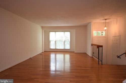 5831 Wye Oak Commons Ct, Springfield VA  22015-2844 exterior