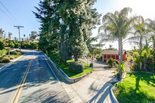 11698 Walnut St, Redlands, CA 92374-7706