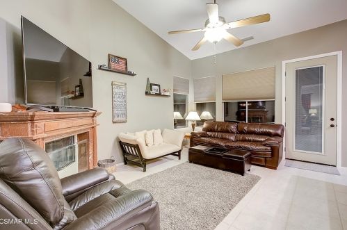 1267 Fitzgerald Rd, Simi Valley CA 93065-4480 exterior