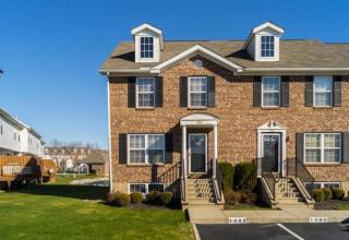 1082 Shady Lake Dr, Columbus, OH 43228-9096