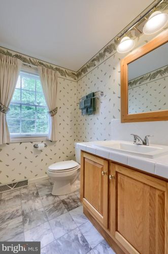 142 Bentley Ln, Lancaster PA  17603-6204 exterior