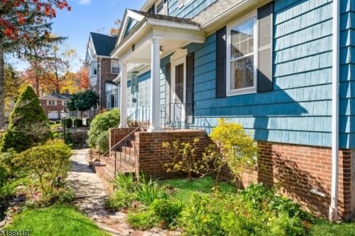 17 Beaumont Ter, Town Center, NJ 07052-3912