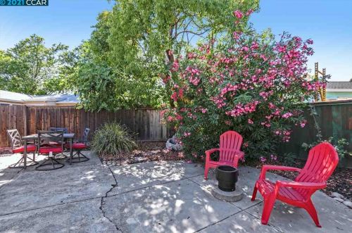 1307 Sunshine Dr, Concord CA  94520-4038 exterior