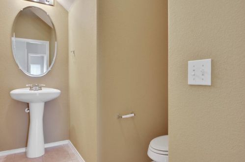 3800 Autumn Bay Dr, Austin TX  78744-1757 exterior