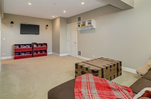 137 Oxford Ave, Willowbrook IL  60514-1151 exterior