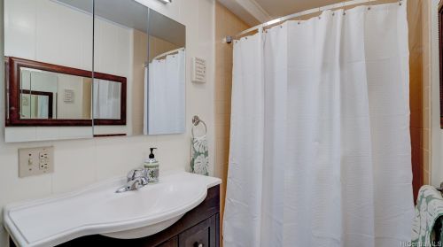 3077 Woolsey Pl, Honolulu HI  96822-1569 exterior