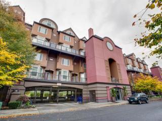 905 Harbour Dr, Portland OR  97217-7589 exterior