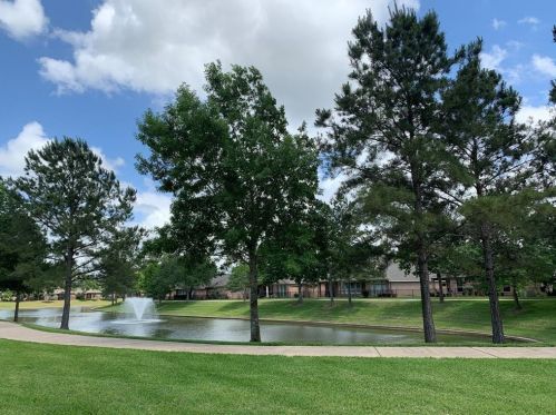 2331 Lago Vista Dr, Pearland, TX 77581-5237