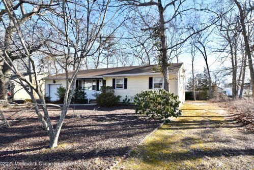 231 Lower Lake Dr, Lacey, NJ 08731-2605