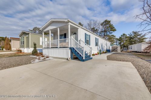 7 Fox St, Lakehurst, NJ 08759-3634