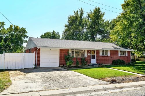 9318 61st Ave, Arvada CO  80004-5312 exterior