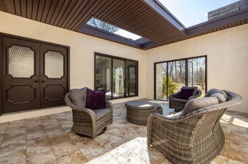 28 Bonita Dr, Huntington CT  06484-5106 exterior