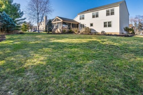 4 Angus Rd, Flemington, NJ 08822-2049