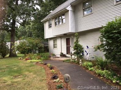 532 Mulberry St, Windsor Locks, CT 06096-1629