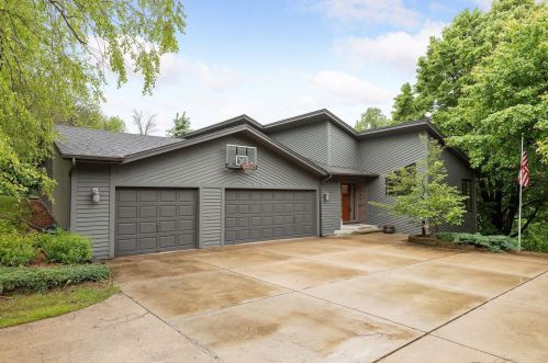 522 Dodge Ln, Saint Paul, MN 55118-4802