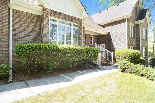 1749 Kanawha Dr, Stone Mountain, GA 30087-2124