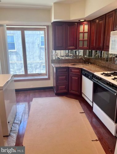 628 Johnston St, Philadelphia, PA 19148-4828