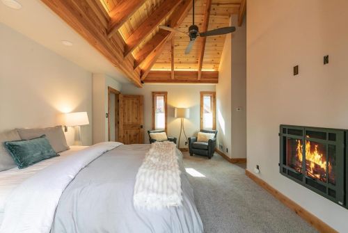 820 Beaver Pond, Truckee CA  96161-4200 exterior