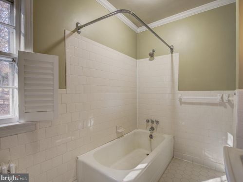 12500 Meadowood Dr, Silver Spring MD 20904-2928 exterior