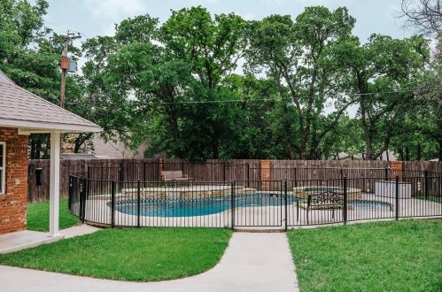 211 Oaklawn Ave, Nocona TX 76255-3109 exterior