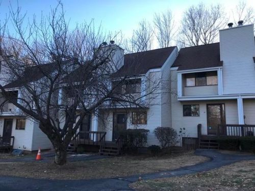 38 Spice Hill Dr, Wallingford, CT 06492-4334