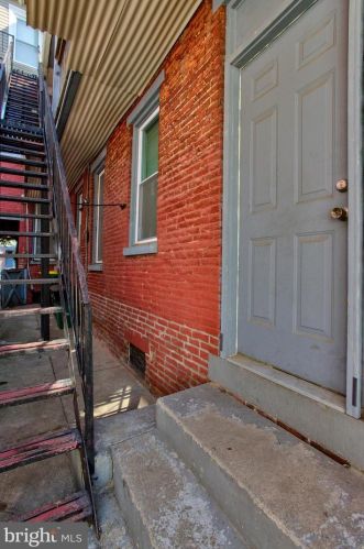 220 James St, Lancaster PA  17603-2971 exterior