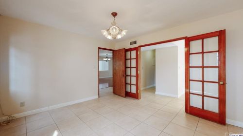 625 California Ave, Glendale CA  91203-1573 exterior