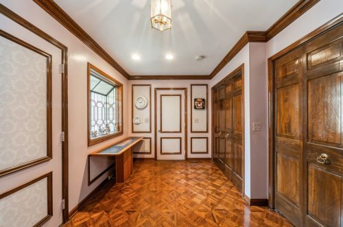 129 Camden Ct, Half Day, IL 60069-3429