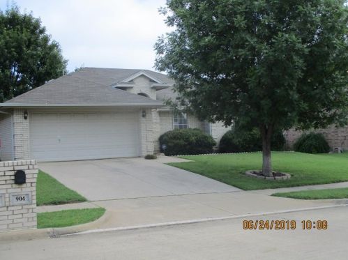 904 Robin Dr, Fort Worth TX  76179-6348 exterior