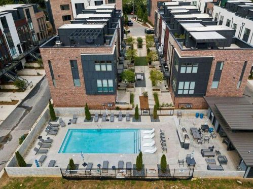 1279 Chelsea Cir, Atlanta, GA 30318-1268