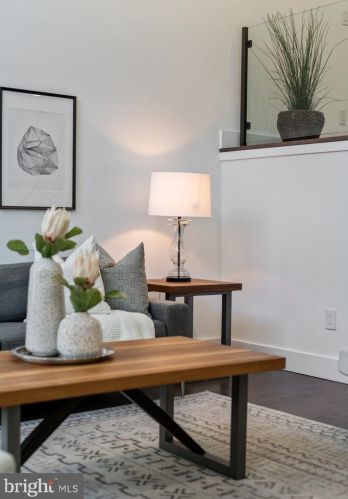 1336 19th St, Philadelphia, PA 19146-4665