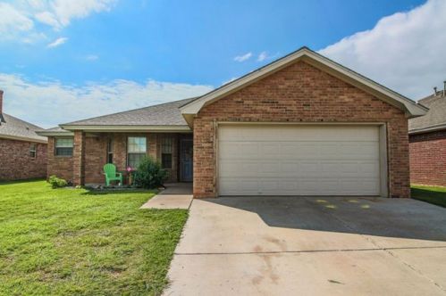 1311 Yorkshire Ave, Wolfforth, TX 79382-3212