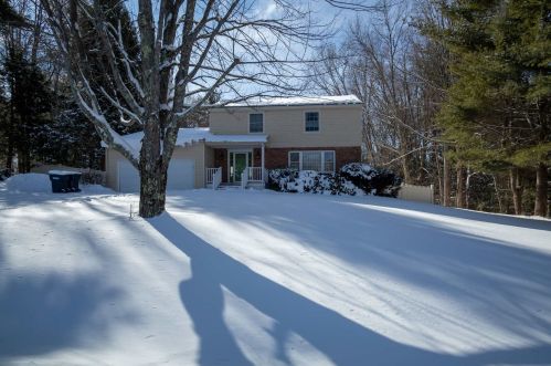 23 Raeder Dr, Stratham, NH 03885-2314
