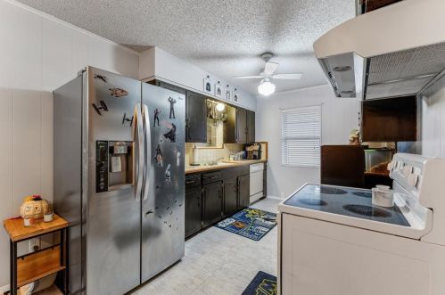 1225 Oriole Ln, Garland TX 75042-8024 exterior