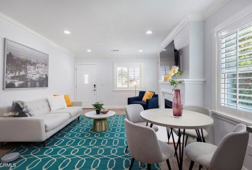 2580 La Fiesta Ave, Altadena, CA 91001-5010