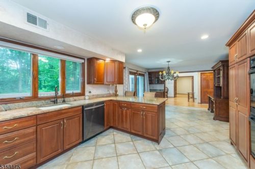 4 Elshaer Ct, Dover NJ  07869-1923 exterior