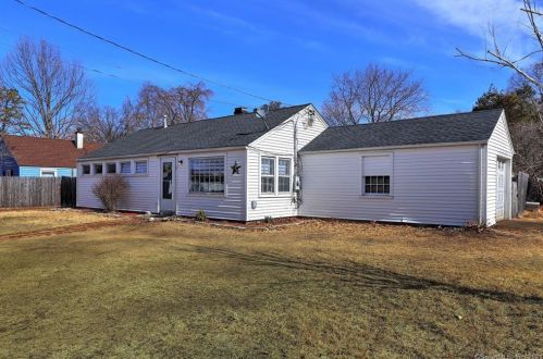 3 Stoughton Rd, Southington, CT 06489-1508
