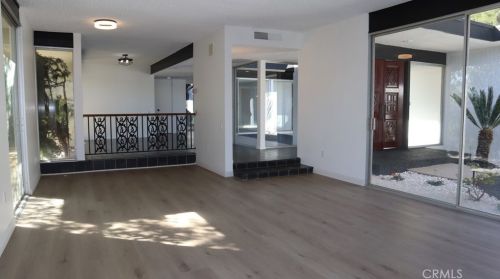 3345 Country Club Dr, Glendale CA  91208-1717 exterior